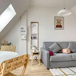 Cozy Superbe 10 Min - Airport 보베